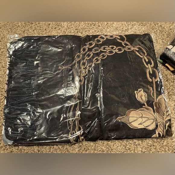 Nature of Hope pashmina - Picture 2 of 3